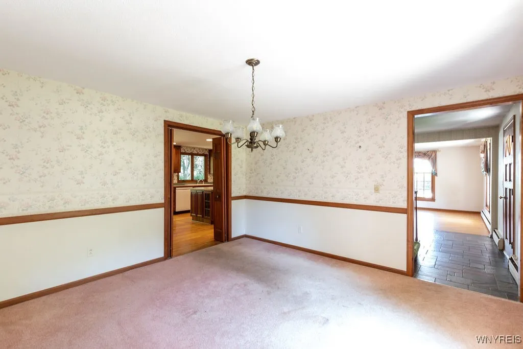 4900 Cliffside Drive West, Clarence, New York 1403, Clarence, New York 14031, 4 Bedrooms Bedrooms, 10 Rooms Rooms,1 BathroomBathrooms,Residential,For Sale,4900 Cliffside Drive West, Clarence, New York 1403,B1624428