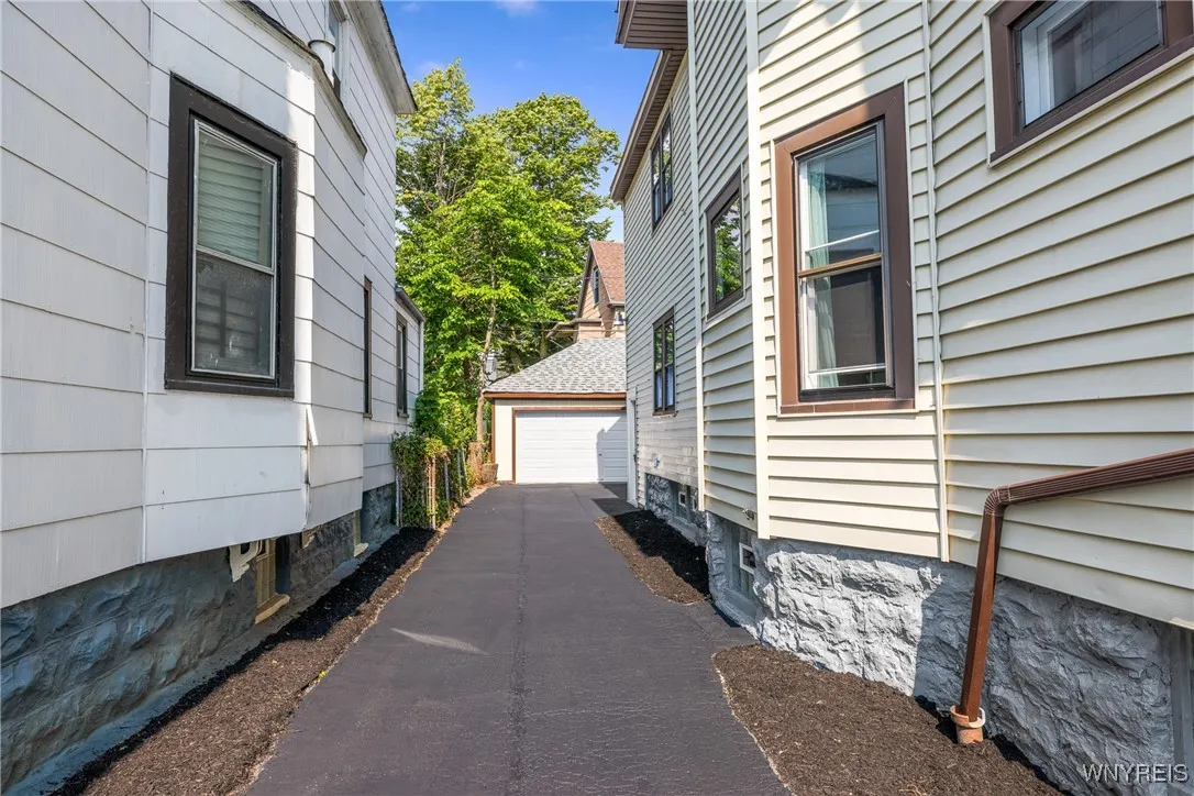 48 Oakgrove Avenue, Buffalo, New York 14208, Buffalo, New York 14208, 6 Bedrooms Bedrooms, ,2 BathroomsBathrooms,Residential,Closed,48 Oakgrove Avenue, Buffalo, New York 14208,0,B1623177