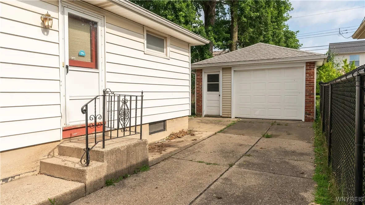358 Abbington Avenue, Tonawanda, New York 14223, Tonawanda, New York 14223, 3 Bedrooms Bedrooms, 6 Rooms Rooms,1 BathroomBathrooms,Residential,For Sale,358 Abbington Avenue, Tonawanda, New York 14223,B1623943