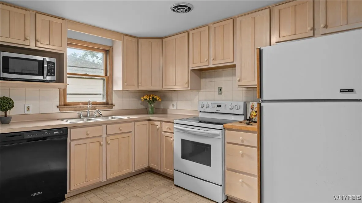 358 Abbington Avenue, Tonawanda, New York 14223, Tonawanda, New York 14223, 3 Bedrooms Bedrooms, 6 Rooms Rooms,1 BathroomBathrooms,Residential,For Sale,358 Abbington Avenue, Tonawanda, New York 14223,B1623943