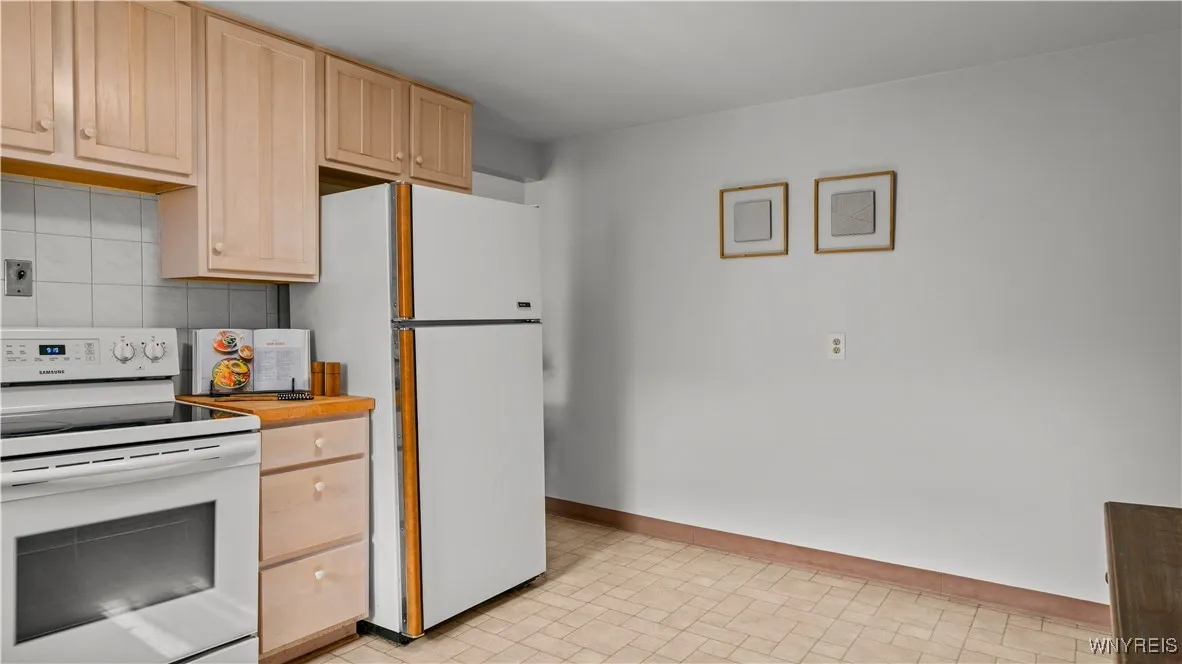 358 Abbington Avenue, Tonawanda, New York 14223, Tonawanda, New York 14223, 3 Bedrooms Bedrooms, 6 Rooms Rooms,1 BathroomBathrooms,Residential,For Sale,358 Abbington Avenue, Tonawanda, New York 14223,B1623943