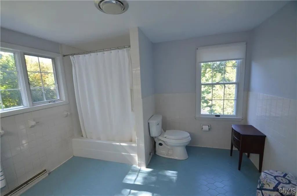 6891 Woodchuck Hill Road, Dewitt, New York 13066, De Witt, New York 13066, 4 Bedrooms Bedrooms, 10 Rooms Rooms,2 BathroomsBathrooms,Residential Lease,For Rent,6891 Woodchuck Hill Road, Dewitt, New York 13066,S1624613