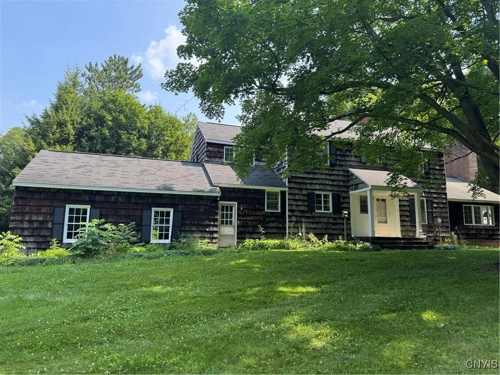 6891 Woodchuck Hill Road, Dewitt, New York 13066, De Witt, New York 13066, 4 Bedrooms Bedrooms, 10 Rooms Rooms,2 BathroomsBathrooms,Residential Lease,For Rent,6891 Woodchuck Hill Road, Dewitt, New York 13066,S1624613