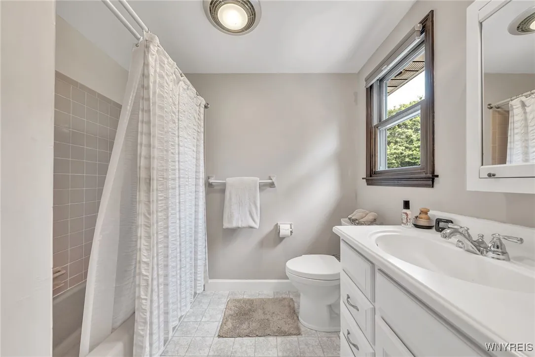 4619 Pine Manor Drive, Clarence, New York 14031, Clarence, New York 14031, 4 Bedrooms Bedrooms, 4 Rooms Rooms,2 BathroomsBathrooms,Residential,Closed,4619 Pine Manor Drive, Clarence, New York 14031,0,B1623877