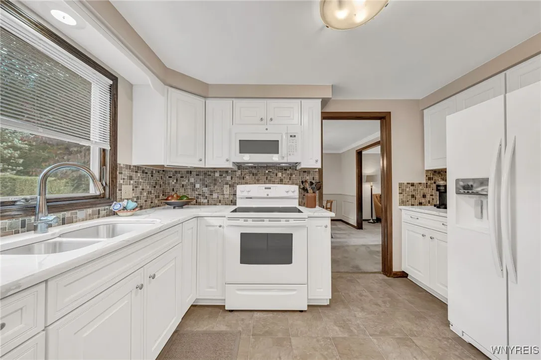 4619 Pine Manor Drive, Clarence, New York 14031, Clarence, New York 14031, 4 Bedrooms Bedrooms, 4 Rooms Rooms,2 BathroomsBathrooms,Residential,Closed,4619 Pine Manor Drive, Clarence, New York 14031,0,B1623877