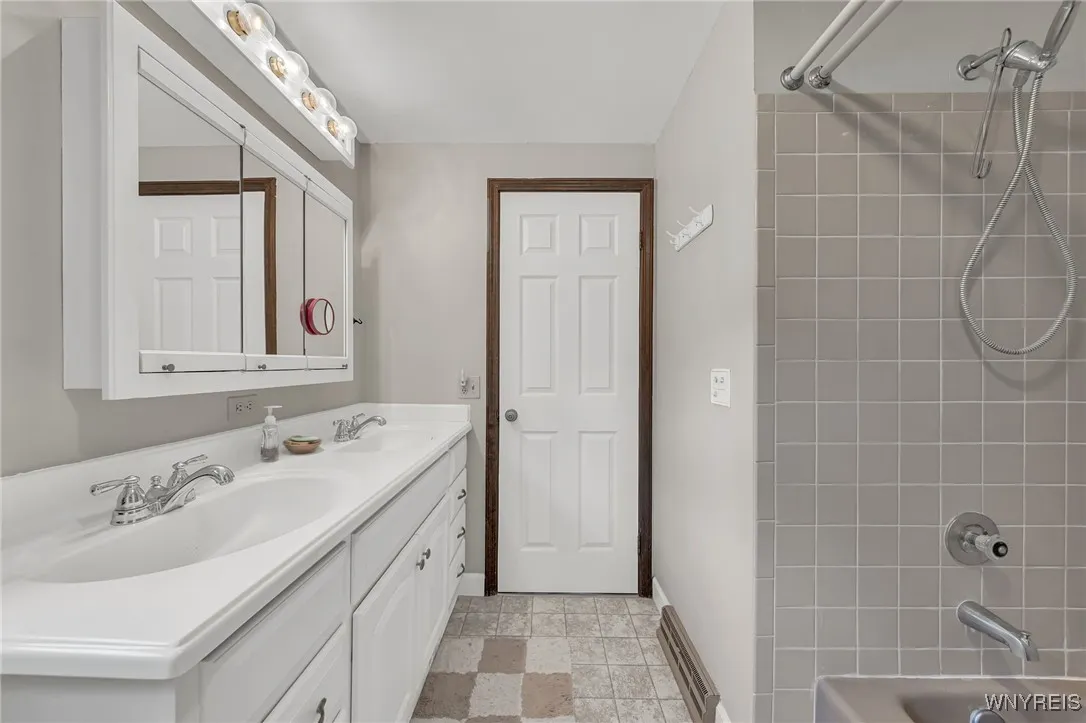 4619 Pine Manor Drive, Clarence, New York 14031, Clarence, New York 14031, 4 Bedrooms Bedrooms, 4 Rooms Rooms,2 BathroomsBathrooms,Residential,Closed,4619 Pine Manor Drive, Clarence, New York 14031,0,B1623877