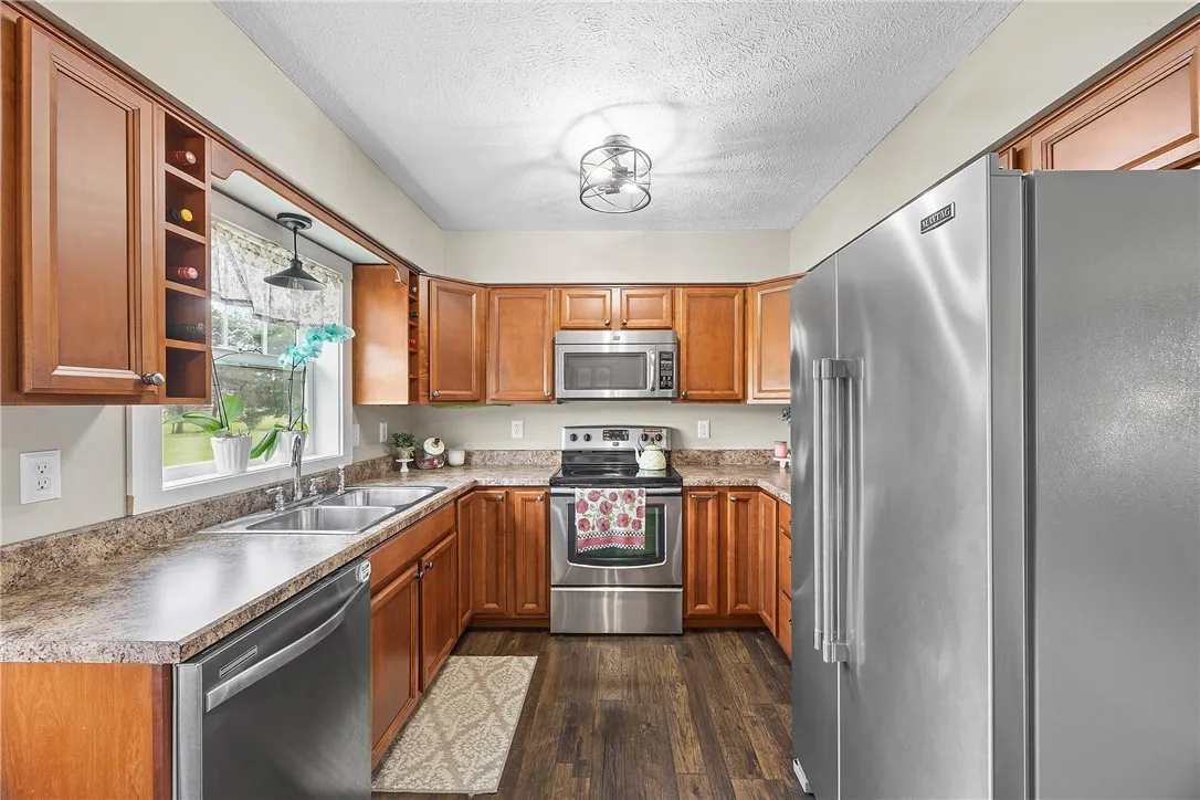 8203 Westphal Parkway, Lyons, New York 14489, Lyons, New York 14489, 3 Bedrooms Bedrooms, 6 Rooms Rooms,1 BathroomBathrooms,Residential,Closed,8203 Westphal Parkway, Lyons, New York 14489,0,R1624258