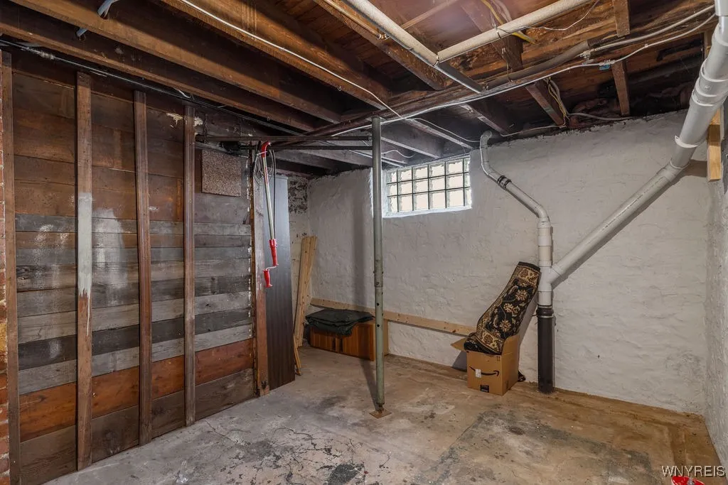 39 Spalding Street, Lockport City, New York 14094, Lockport City, New York 14094, 6 Bedrooms Bedrooms, 9 Rooms Rooms,2 BathroomsBathrooms,Residential,Closed,39 Spalding Street, Lockport City, New York 14094,0,B1624653