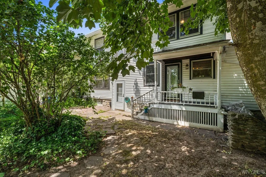 39 Spalding Street, Lockport City, New York 14094, Lockport City, New York 14094, 6 Bedrooms Bedrooms, 9 Rooms Rooms,2 BathroomsBathrooms,Residential,Closed,39 Spalding Street, Lockport City, New York 14094,0,B1624653