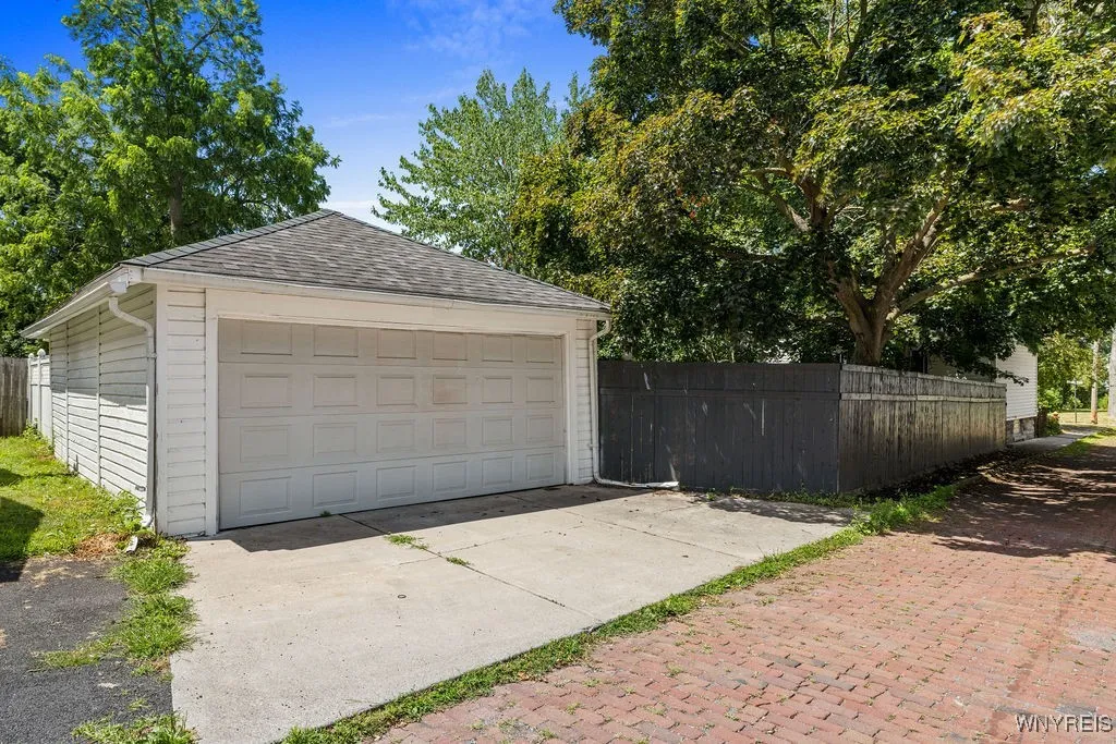 39 Spalding Street, Lockport City, New York 14094, Lockport City, New York 14094, 6 Bedrooms Bedrooms, 9 Rooms Rooms,2 BathroomsBathrooms,Residential,Closed,39 Spalding Street, Lockport City, New York 14094,0,B1624653
