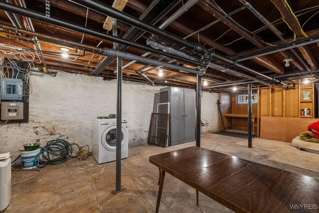 39 Spalding Street, Lockport City, New York 14094, Lockport City, New York 14094, 6 Bedrooms Bedrooms, 9 Rooms Rooms,2 BathroomsBathrooms,Residential,Closed,39 Spalding Street, Lockport City, New York 14094,0,B1624653