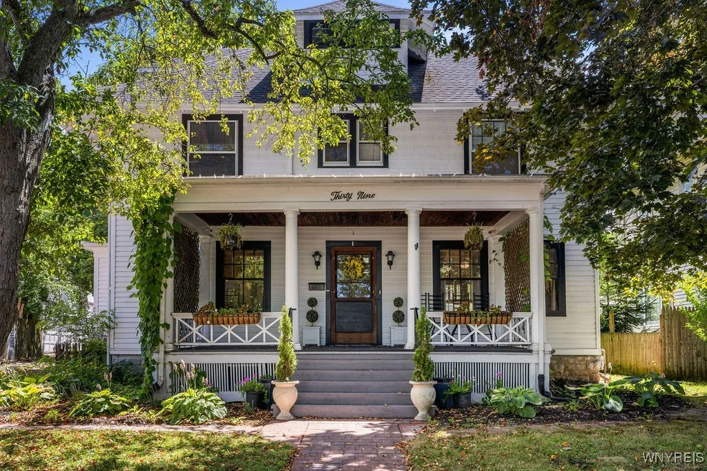 39 Spalding Street, Lockport City, New York 14094, Lockport City, New York 14094, 6 Bedrooms Bedrooms, 9 Rooms Rooms,2 BathroomsBathrooms,Residential,Closed,39 Spalding Street, Lockport City, New York 14094,0,B1624653