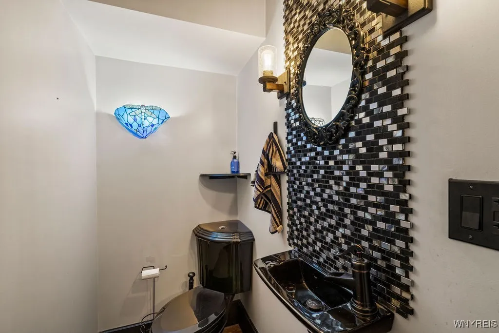 39 Spalding Street, Lockport City, New York 14094, Lockport City, New York 14094, 6 Bedrooms Bedrooms, 9 Rooms Rooms,2 BathroomsBathrooms,Residential,Closed,39 Spalding Street, Lockport City, New York 14094,0,B1624653