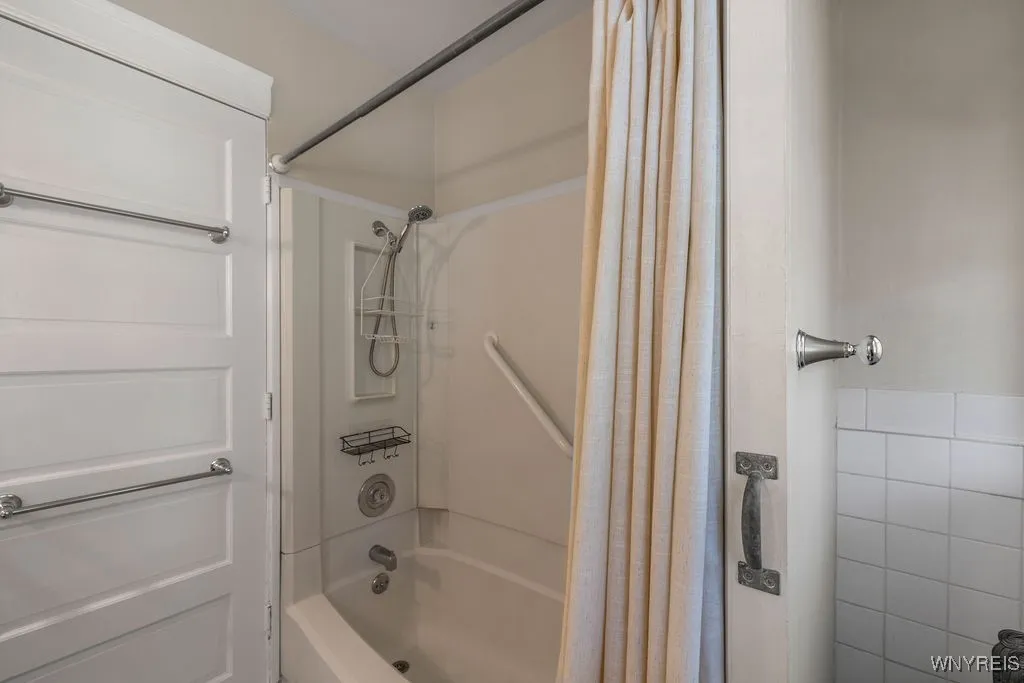 39 Spalding Street, Lockport City, New York 14094, Lockport City, New York 14094, 6 Bedrooms Bedrooms, 9 Rooms Rooms,2 BathroomsBathrooms,Residential,Closed,39 Spalding Street, Lockport City, New York 14094,0,B1624653