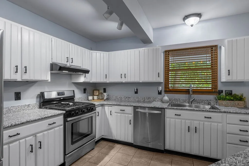 39 Spalding Street, Lockport City, New York 14094, Lockport City, New York 14094, 6 Bedrooms Bedrooms, 9 Rooms Rooms,2 BathroomsBathrooms,Residential,Closed,39 Spalding Street, Lockport City, New York 14094,0,B1624653