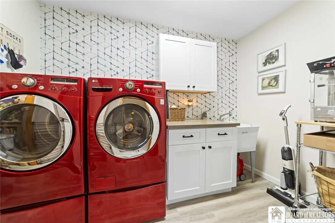 5241 West Lake Road, Pomfret, New York 14048, Pomfret, New York 14048, 4 Bedrooms Bedrooms, 13 Rooms Rooms,3 BathroomsBathrooms,Residential,Closed,5241 West Lake Road, Pomfret, New York 14048,0,R1623950