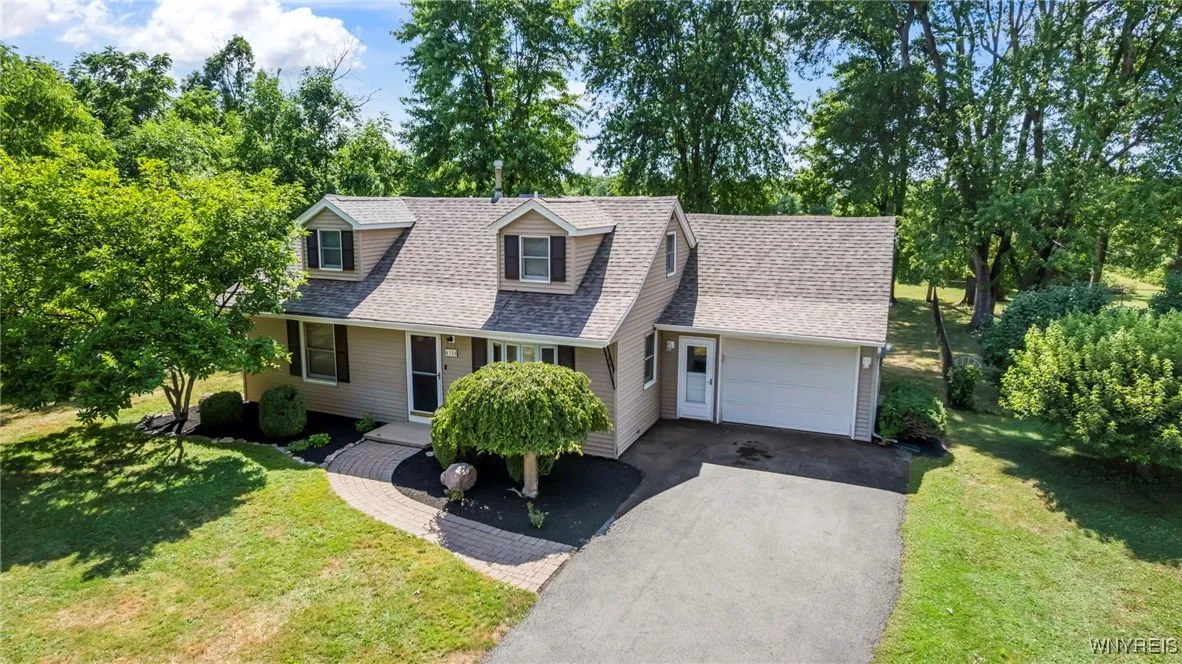 4320 Barton Road, Clarence, New York 14031, Clarence, New York 14031, 4 Bedrooms Bedrooms, 6 Rooms Rooms,2 BathroomsBathrooms,Residential,For Sale,4320 Barton Road, Clarence, New York 14031,B1624537
