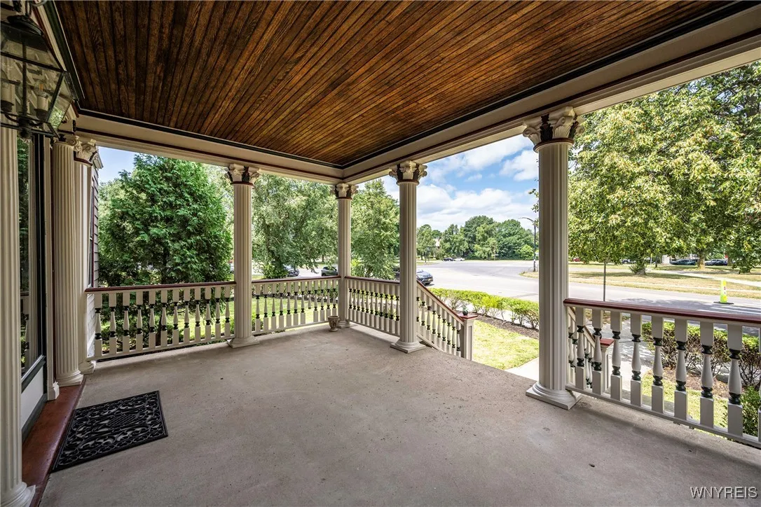 33 Colonial Circle, Buffalo, New York 14222, Buffalo, New York 14222, 5 Bedrooms Bedrooms, 17 Rooms Rooms,3 BathroomsBathrooms,Residential,For Sale,33 Colonial Circle, Buffalo, New York 14222,B1623894