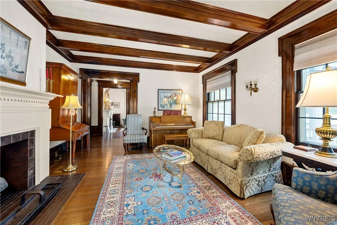 33 Colonial Circle, Buffalo, New York 14222, Buffalo, New York 14222, 5 Bedrooms Bedrooms, 17 Rooms Rooms,3 BathroomsBathrooms,Residential,For Sale,33 Colonial Circle, Buffalo, New York 14222,B1623894