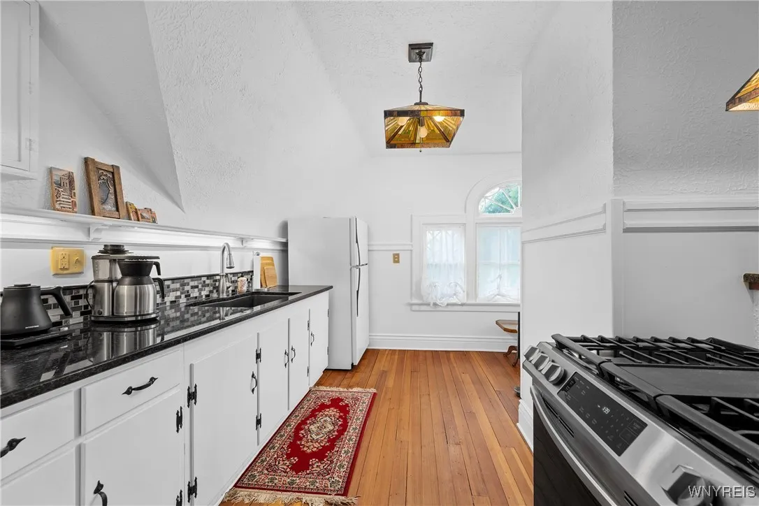 33 Colonial Circle, Buffalo, New York 14222, Buffalo, New York 14222, 5 Bedrooms Bedrooms, 17 Rooms Rooms,3 BathroomsBathrooms,Residential,For Sale,33 Colonial Circle, Buffalo, New York 14222,B1623894