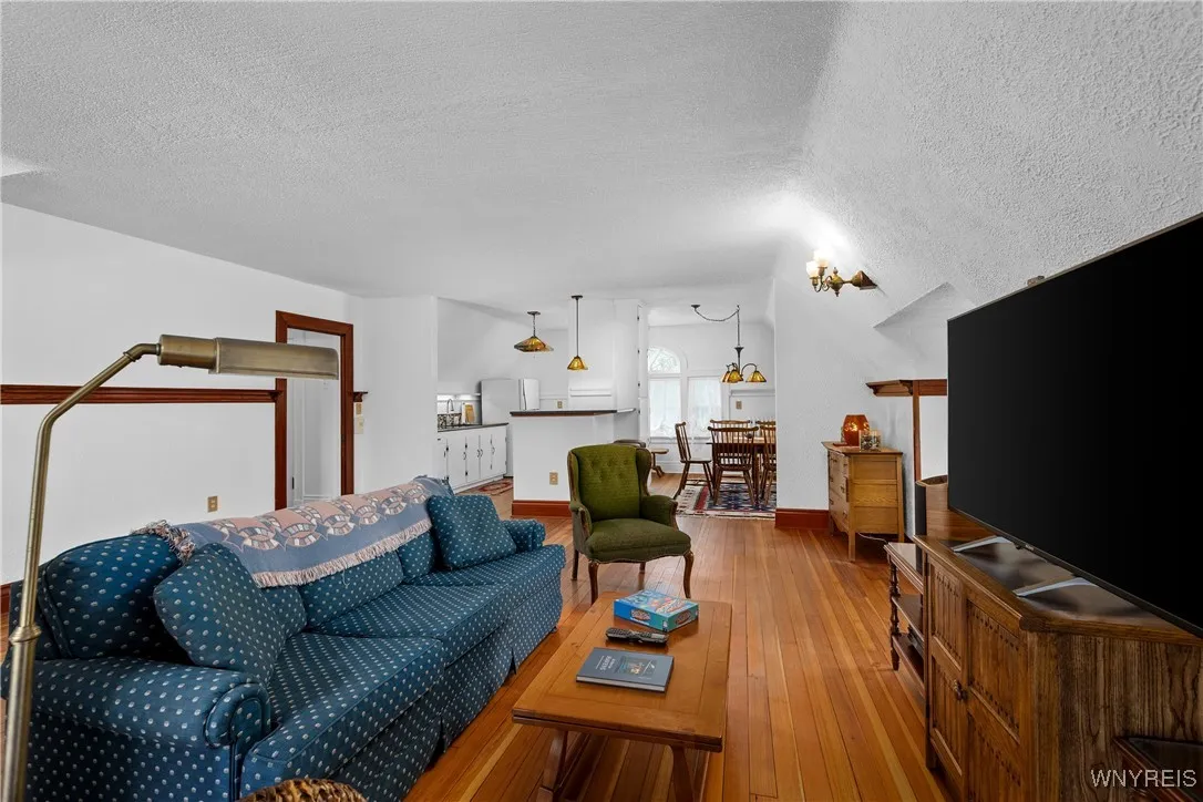 33 Colonial Circle, Buffalo, New York 14222, Buffalo, New York 14222, 5 Bedrooms Bedrooms, 17 Rooms Rooms,3 BathroomsBathrooms,Residential,For Sale,33 Colonial Circle, Buffalo, New York 14222,B1623894
