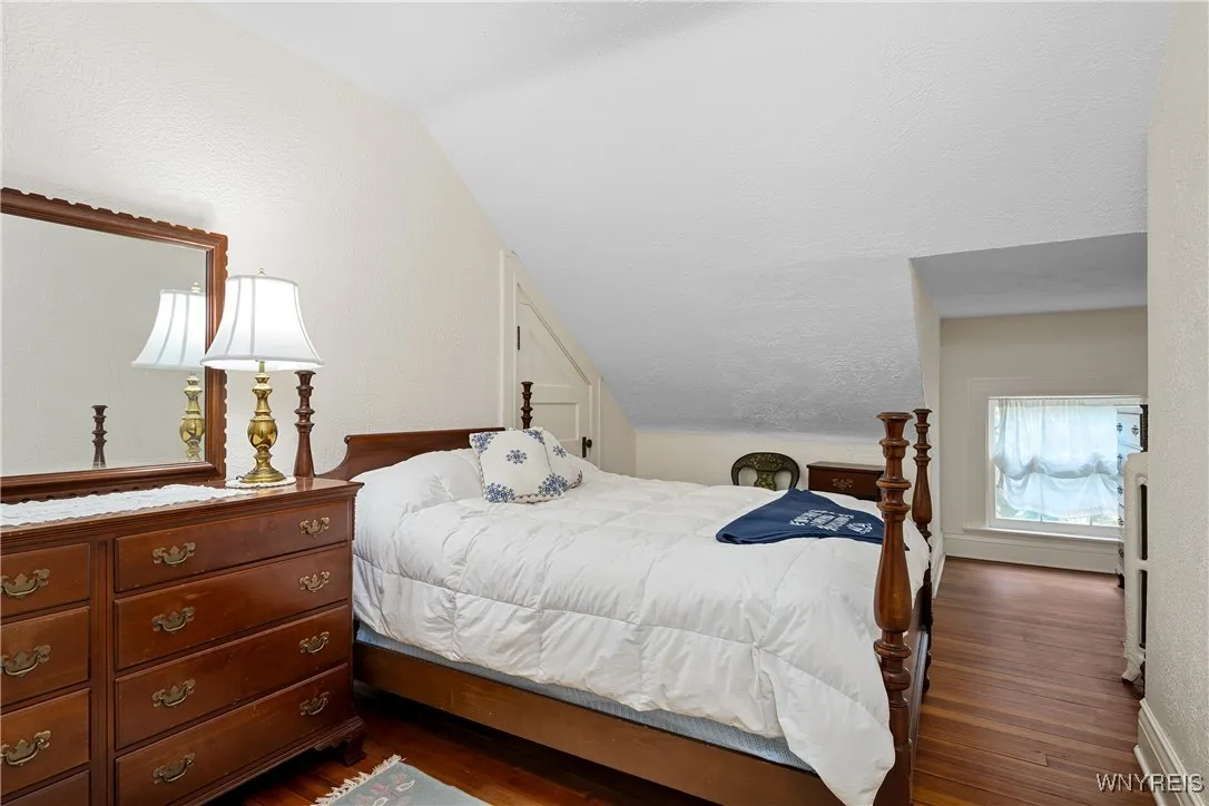 33 Colonial Circle, Buffalo, New York 14222, Buffalo, New York 14222, 5 Bedrooms Bedrooms, 17 Rooms Rooms,3 BathroomsBathrooms,Residential,For Sale,33 Colonial Circle, Buffalo, New York 14222,B1623894