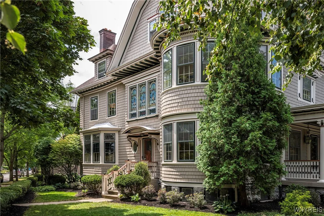 33 Colonial Circle, Buffalo, New York 14222, Buffalo, New York 14222, 5 Bedrooms Bedrooms, 17 Rooms Rooms,3 BathroomsBathrooms,Residential,For Sale,33 Colonial Circle, Buffalo, New York 14222,B1623894