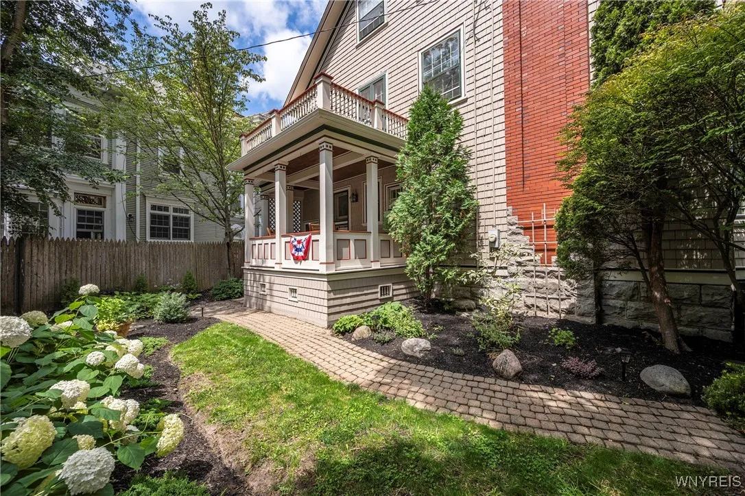 33 Colonial Circle, Buffalo, New York 14222, Buffalo, New York 14222, 5 Bedrooms Bedrooms, 17 Rooms Rooms,3 BathroomsBathrooms,Residential,For Sale,33 Colonial Circle, Buffalo, New York 14222,B1623894