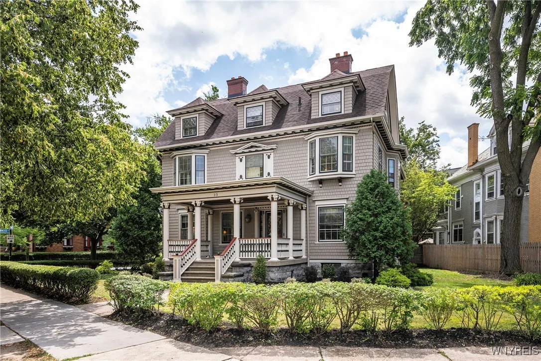 33 Colonial Circle, Buffalo, New York 14222, Buffalo, New York 14222, 5 Bedrooms Bedrooms, 17 Rooms Rooms,3 BathroomsBathrooms,Residential,For Sale,33 Colonial Circle, Buffalo, New York 14222,B1623894