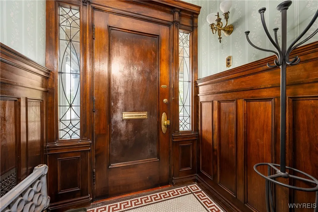 33 Colonial Circle, Buffalo, New York 14222, Buffalo, New York 14222, 5 Bedrooms Bedrooms, 17 Rooms Rooms,3 BathroomsBathrooms,Residential,For Sale,33 Colonial Circle, Buffalo, New York 14222,B1623894