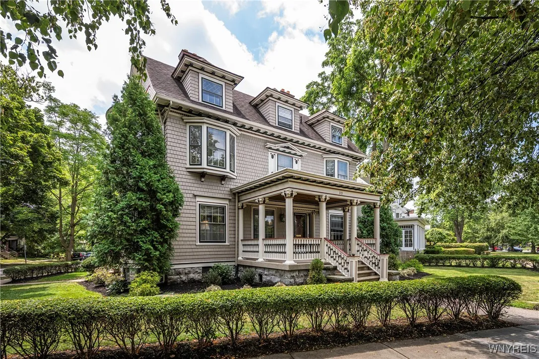 33 Colonial Circle, Buffalo, New York 14222, Buffalo, New York 14222, 5 Bedrooms Bedrooms, 17 Rooms Rooms,3 BathroomsBathrooms,Residential,For Sale,33 Colonial Circle, Buffalo, New York 14222,B1623894