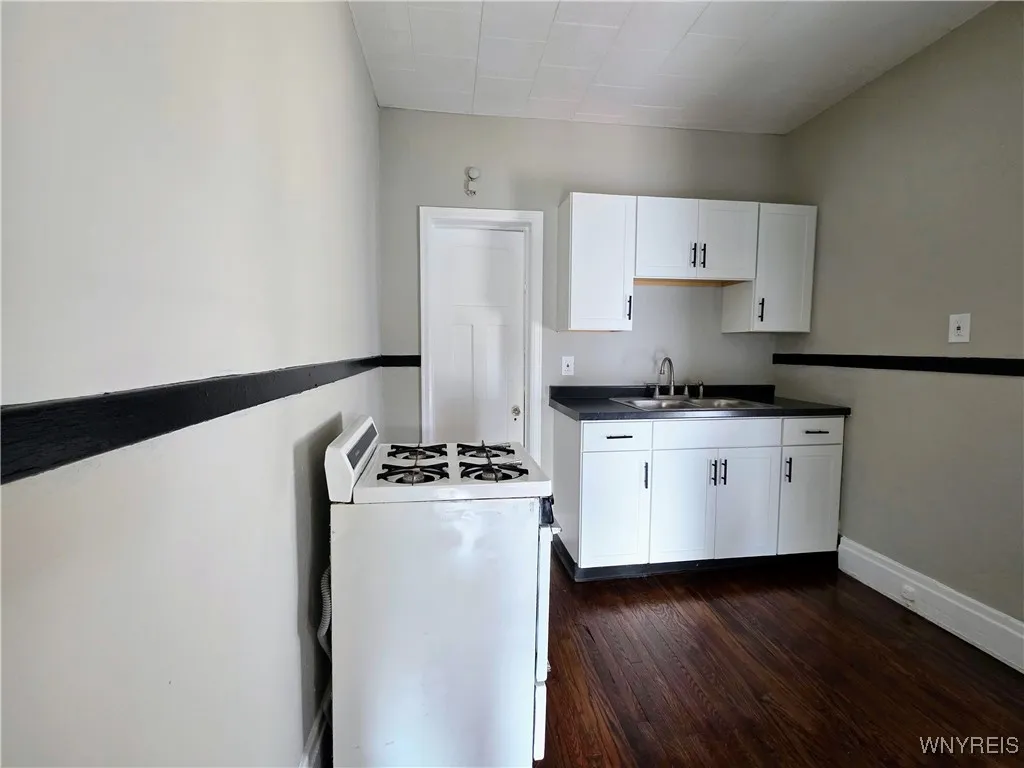 1042 Elmwood Avenue, Buffalo, New York 14222, Buffalo, New York 14222, 3 Bedrooms Bedrooms, ,4 BathroomsBathrooms,Residential,For Sale,1042 Elmwood Avenue, Buffalo, New York 14222,B1624629