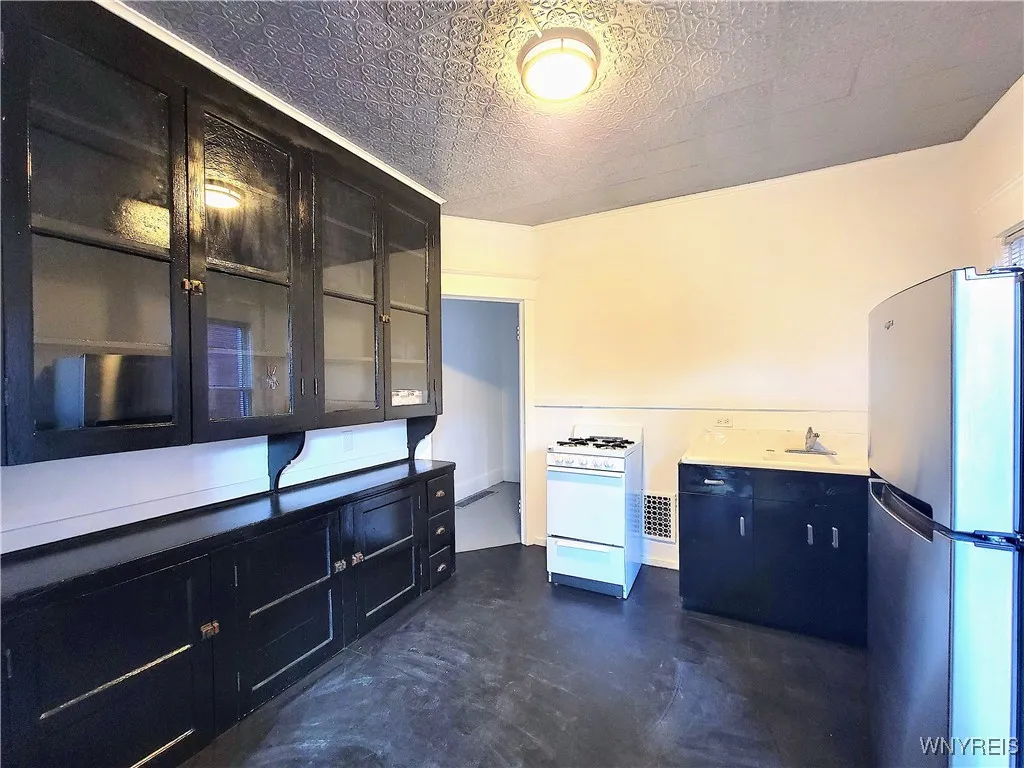 1042 Elmwood Avenue, Buffalo, New York 14222, Buffalo, New York 14222, 3 Bedrooms Bedrooms, ,4 BathroomsBathrooms,Residential,For Sale,1042 Elmwood Avenue, Buffalo, New York 14222,B1624629
