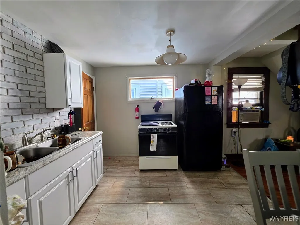 1042 Elmwood Avenue, Buffalo, New York 14222, Buffalo, New York 14222, 3 Bedrooms Bedrooms, ,4 BathroomsBathrooms,Residential,For Sale,1042 Elmwood Avenue, Buffalo, New York 14222,B1624629