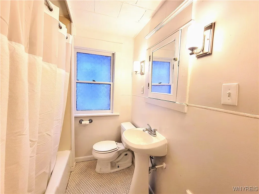 1042 Elmwood Avenue, Buffalo, New York 14222, Buffalo, New York 14222, 3 Bedrooms Bedrooms, ,4 BathroomsBathrooms,Residential,For Sale,1042 Elmwood Avenue, Buffalo, New York 14222,B1624629