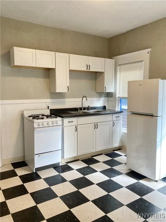 1042 Elmwood Avenue, Buffalo, New York 14222, Buffalo, New York 14222, 3 Bedrooms Bedrooms, ,4 BathroomsBathrooms,Residential,For Sale,1042 Elmwood Avenue, Buffalo, New York 14222,B1624629