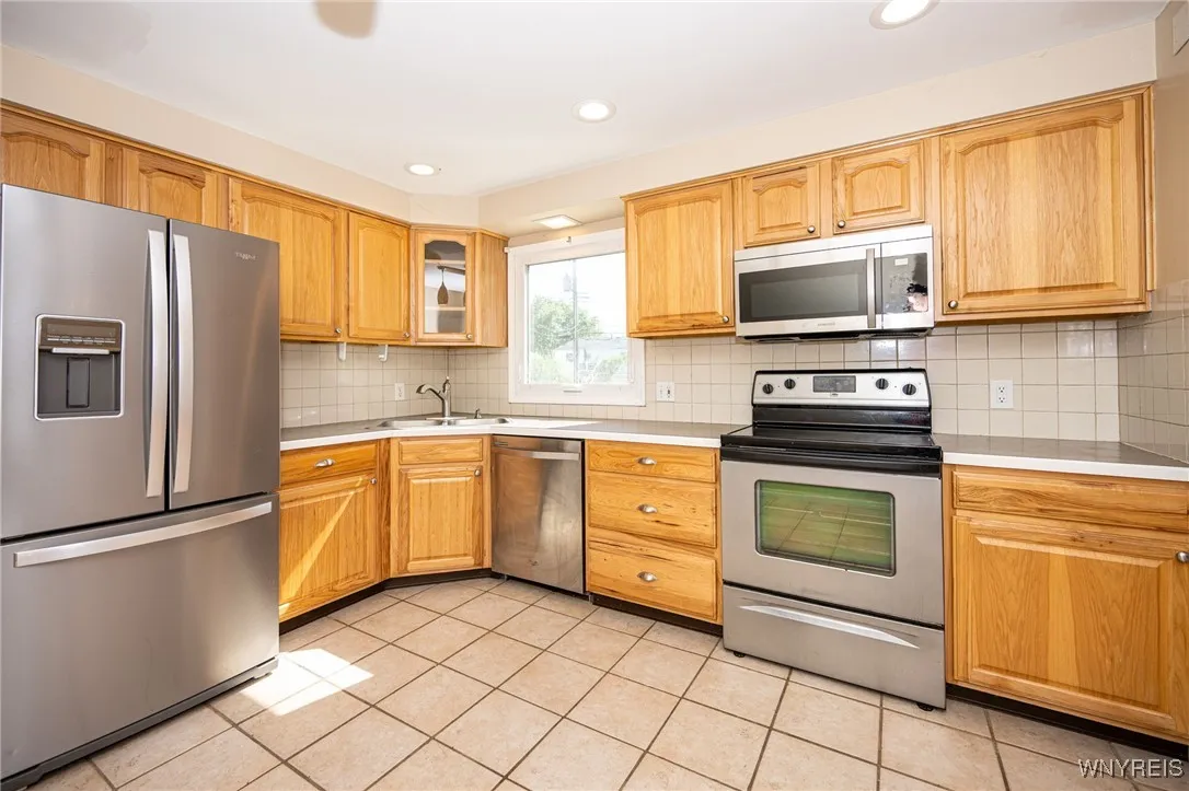136 Heather Hill Drive, West Seneca, New York 1422, West Seneca, New York 14224, 3 Bedrooms Bedrooms, 9 Rooms Rooms,1 BathroomBathrooms,Residential,Closed,136 Heather Hill Drive, West Seneca, New York 1422,0,B1624445