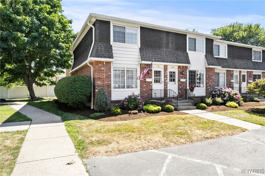 150 South Union Road 132, Amherst, New York 14221, Amherst, New York 14221, 2 Bedrooms Bedrooms, 6 Rooms Rooms,1 BathroomBathrooms,Residential,For Sale,150 South Union Road 132, Amherst, New York 14221,B1624503