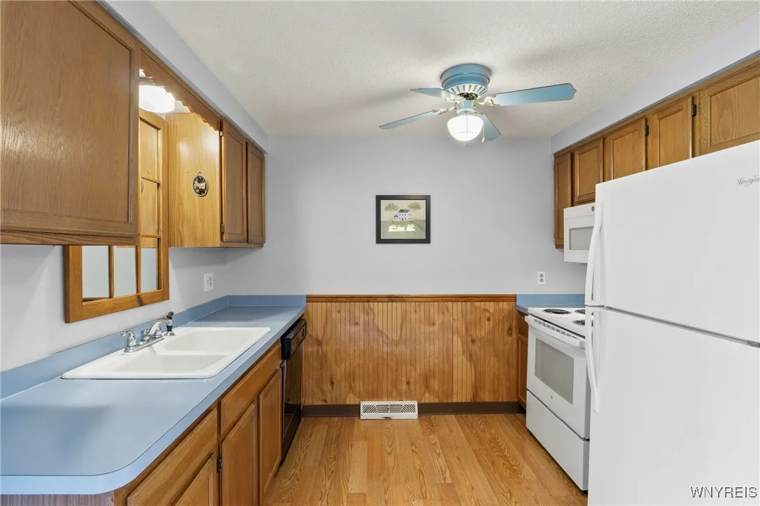 150 South Union Road 132, Amherst, New York 14221, Amherst, New York 14221, 2 Bedrooms Bedrooms, 6 Rooms Rooms,1 BathroomBathrooms,Residential,For Sale,150 South Union Road 132, Amherst, New York 14221,B1624503