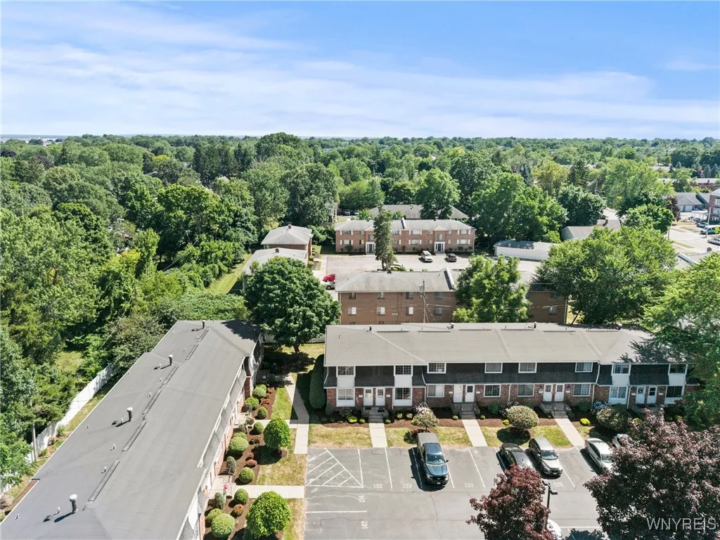 150 South Union Road 132, Amherst, New York 14221, Amherst, New York 14221, 2 Bedrooms Bedrooms, 6 Rooms Rooms,1 BathroomBathrooms,Residential,For Sale,150 South Union Road 132, Amherst, New York 14221,B1624503