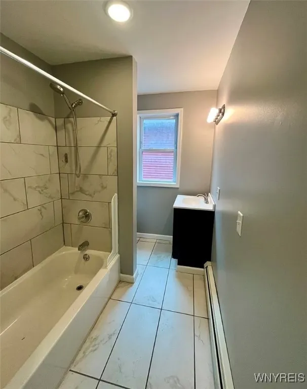 402 West Ferry 2, Buffalo, New York 14213, Buffalo, New York 14213, 3 Bedrooms Bedrooms, 6 Rooms Rooms,1 BathroomBathrooms,Residential Lease,For Rent,402 West Ferry 2, Buffalo, New York 14213,B1624712