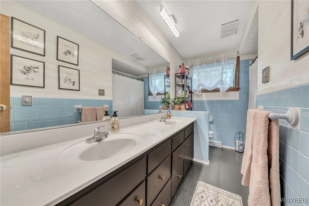 280 Elmsford Drive, West Seneca, New York 14224, West Seneca, New York 14224, 3 Bedrooms Bedrooms, 6 Rooms Rooms,1 BathroomBathrooms,Residential,Closed,280 Elmsford Drive, West Seneca, New York 14224,0,B1624438