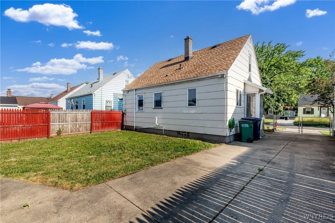 39 Ladner Avenue, Buffalo, New York 14220, Buffalo, New York 14220, 3 Bedrooms Bedrooms, 5 Rooms Rooms,1 BathroomBathrooms,Residential,For Sale,39 Ladner Avenue, Buffalo, New York 14220,B1619072