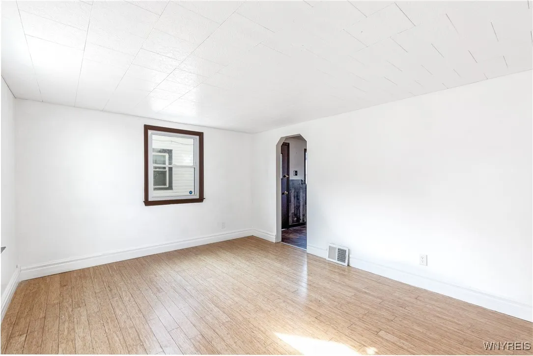 39 Ladner Avenue, Buffalo, New York 14220, Buffalo, New York 14220, 3 Bedrooms Bedrooms, 5 Rooms Rooms,1 BathroomBathrooms,Residential,For Sale,39 Ladner Avenue, Buffalo, New York 14220,B1619072