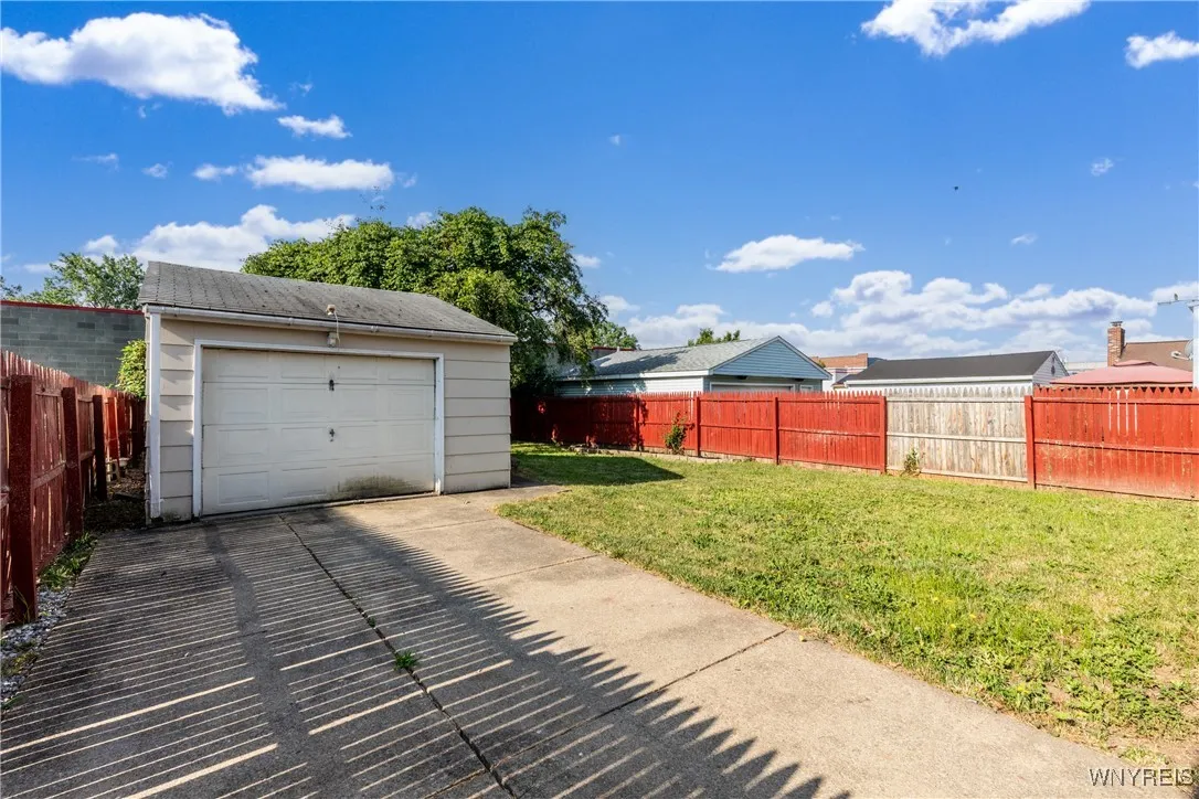 39 Ladner Avenue, Buffalo, New York 14220, Buffalo, New York 14220, 3 Bedrooms Bedrooms, 5 Rooms Rooms,1 BathroomBathrooms,Residential,For Sale,39 Ladner Avenue, Buffalo, New York 14220,B1619072