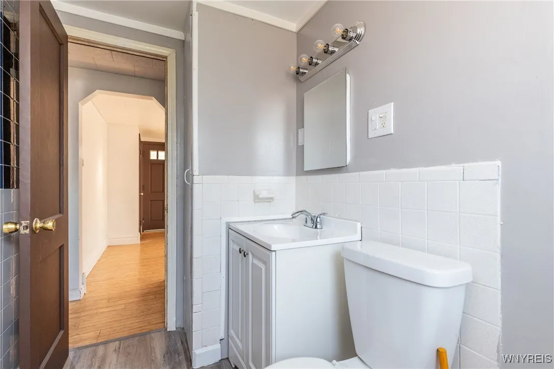 39 Ladner Avenue, Buffalo, New York 14220, Buffalo, New York 14220, 3 Bedrooms Bedrooms, 5 Rooms Rooms,1 BathroomBathrooms,Residential,For Sale,39 Ladner Avenue, Buffalo, New York 14220,B1619072