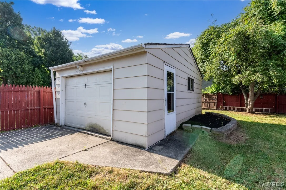 39 Ladner Avenue, Buffalo, New York 14220, Buffalo, New York 14220, 3 Bedrooms Bedrooms, 5 Rooms Rooms,1 BathroomBathrooms,Residential,For Sale,39 Ladner Avenue, Buffalo, New York 14220,B1619072