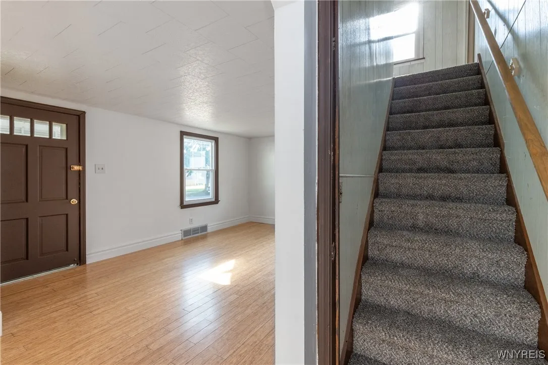 39 Ladner Avenue, Buffalo, New York 14220, Buffalo, New York 14220, 3 Bedrooms Bedrooms, 5 Rooms Rooms,1 BathroomBathrooms,Residential,For Sale,39 Ladner Avenue, Buffalo, New York 14220,B1619072
