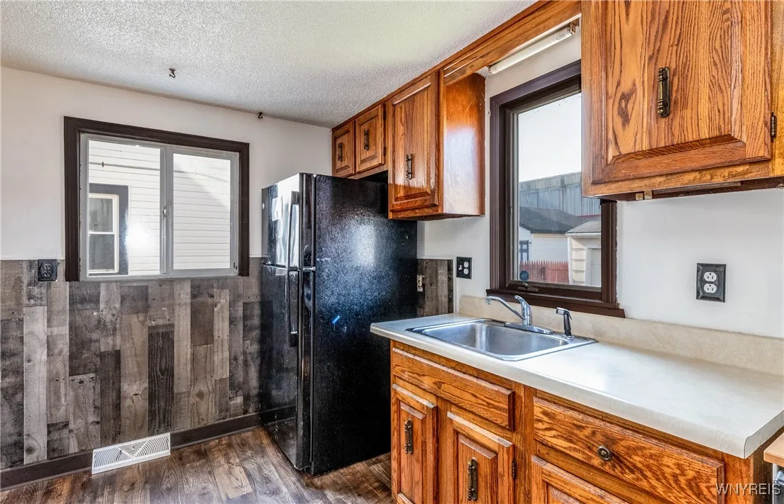 39 Ladner Avenue, Buffalo, New York 14220, Buffalo, New York 14220, 3 Bedrooms Bedrooms, 5 Rooms Rooms,1 BathroomBathrooms,Residential,For Sale,39 Ladner Avenue, Buffalo, New York 14220,B1619072