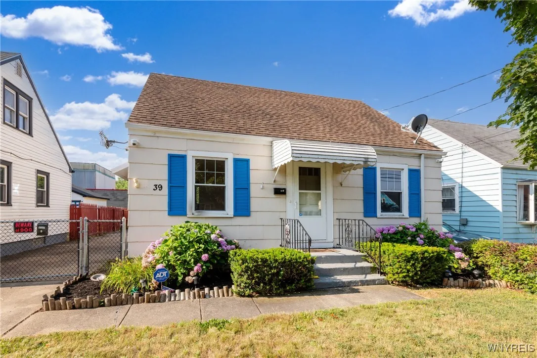 39 Ladner Avenue, Buffalo, New York 14220, Buffalo, New York 14220, 3 Bedrooms Bedrooms, 5 Rooms Rooms,1 BathroomBathrooms,Residential,For Sale,39 Ladner Avenue, Buffalo, New York 14220,B1619072